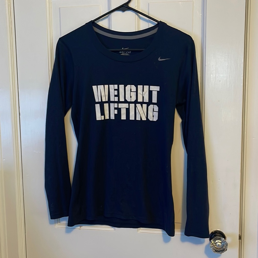 Womens nike dri-fit weightlifting long sleeve shirt. Excellent condition